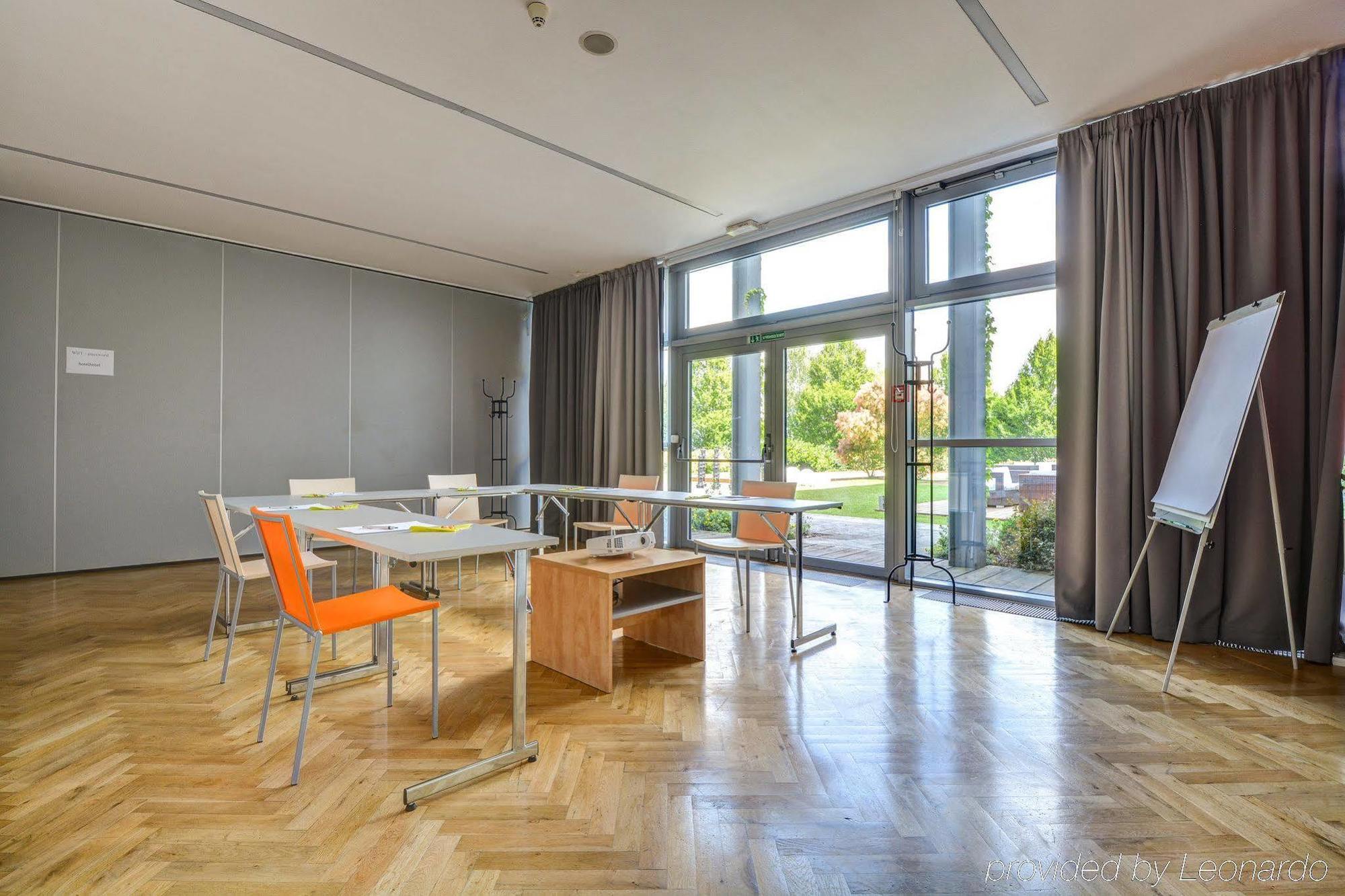 Airport By Ihg 4* Prague