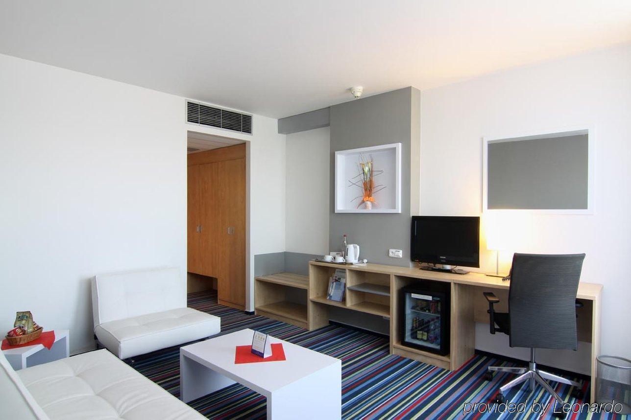 Hotel Airport By Ihg Prague